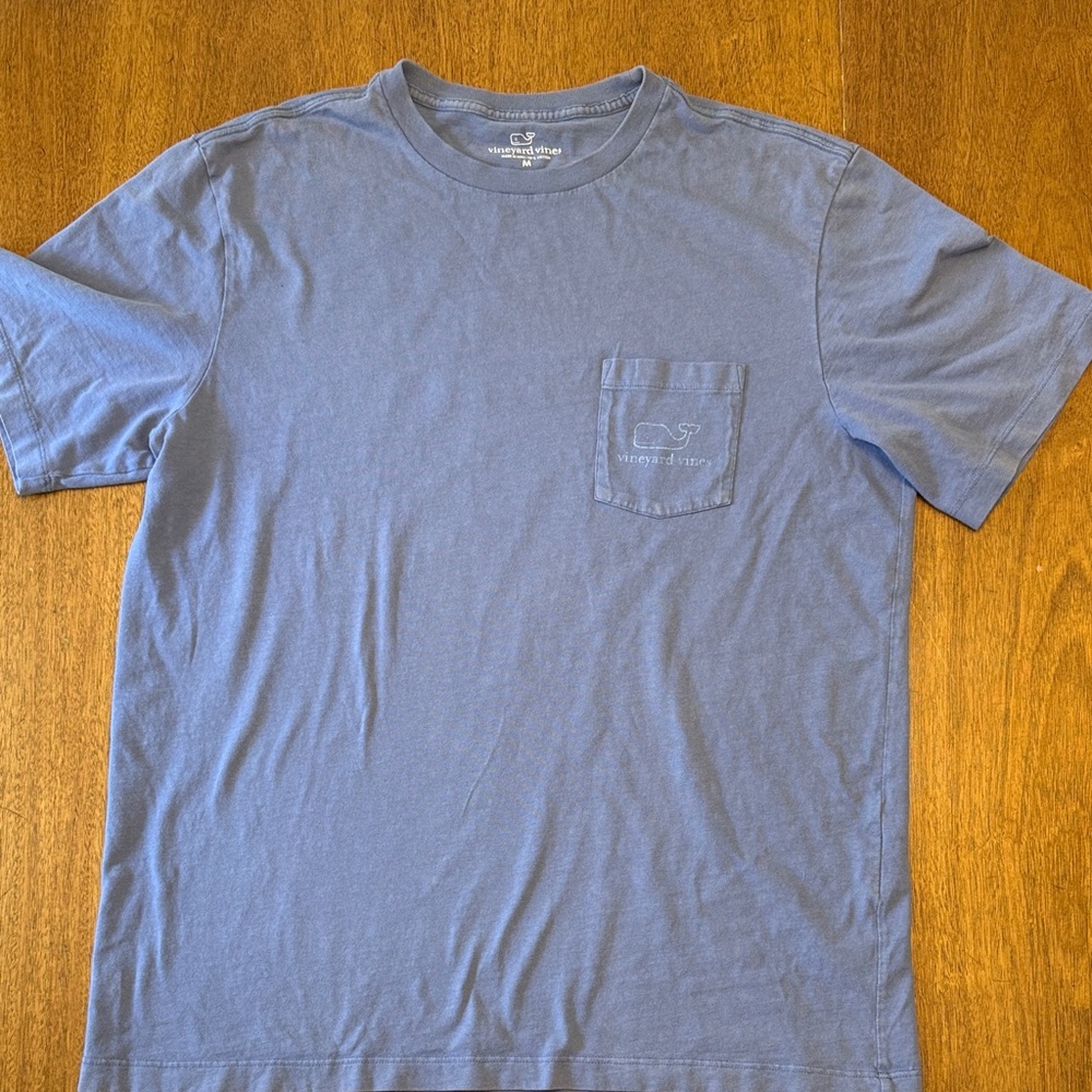 Vineyard Vines Faded Blue Pocket T | Logo on front and back | Men’s M